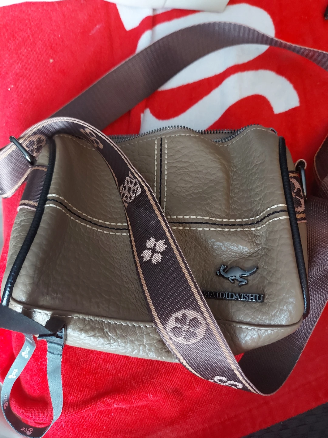 MAIDAISHU Crossbody Bag