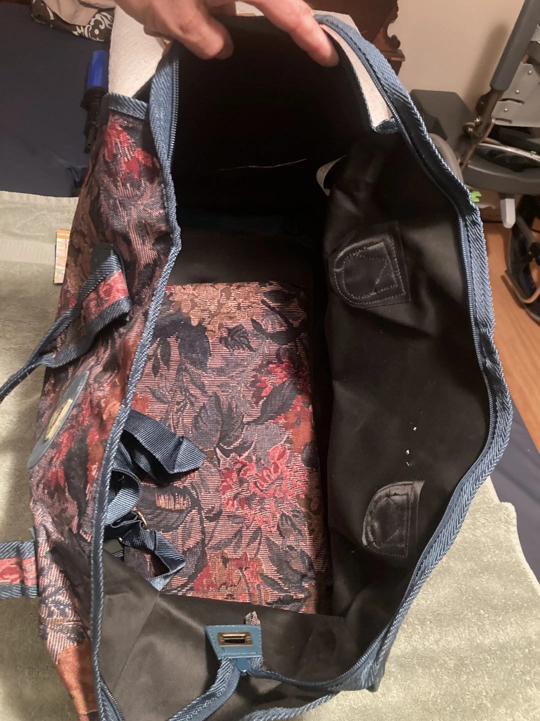 Riviera Paris New York Tote Bag with Matching Pouch - photo 2