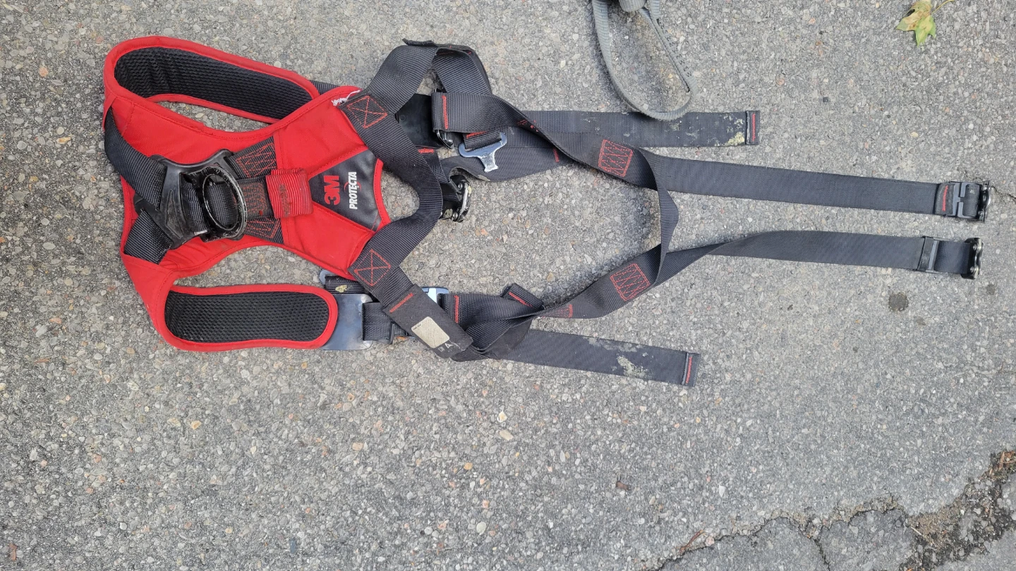 Full body fall arrrst safety harness and lanyards