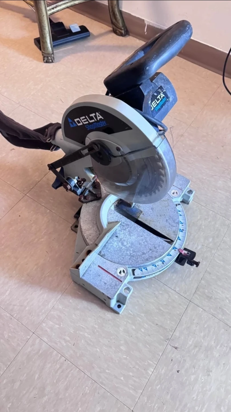 DELTA ShopMaster Compound Miter Saw