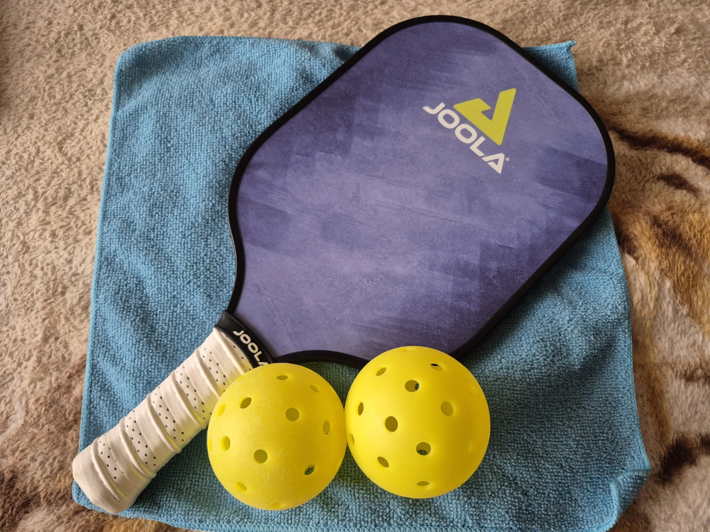Joola PickleBall paddle & 2 balls