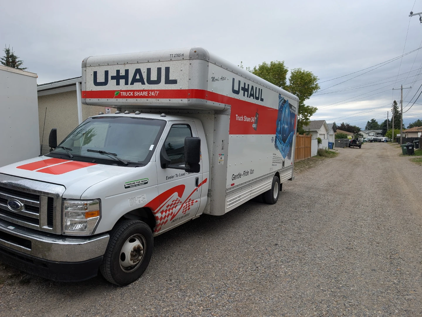 20 foot moving truck available for short moves. - photo 3