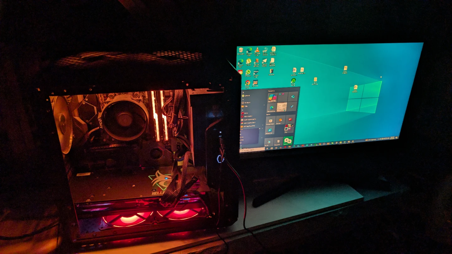 Custom Desktop PC – 32GB RGB RAM / RX 6700 XT 12GB / X570 Wi-Fi