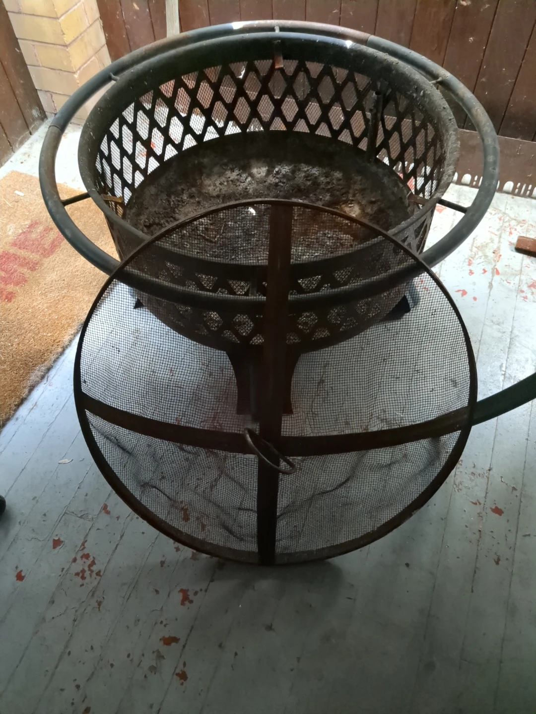 Outdoor 24" Steel Firepit With Lid