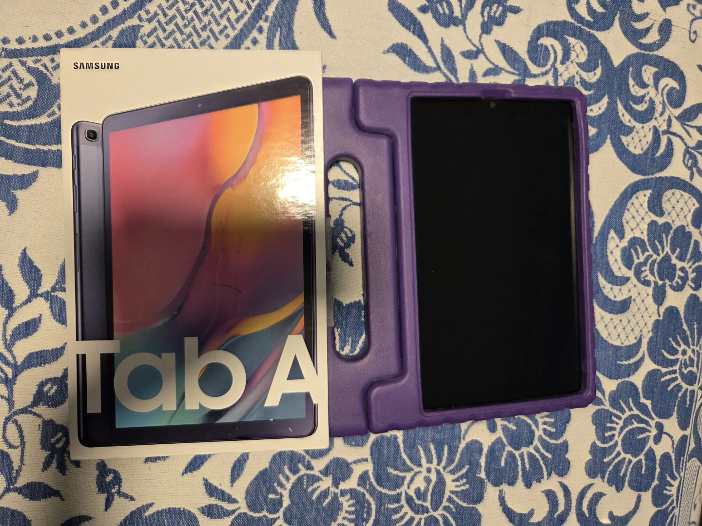 Samsung Galaxy Tab A 10.1" + Case & Box - photo 2