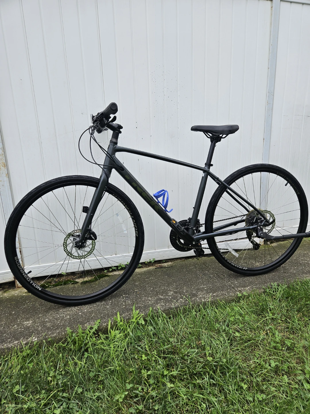 Trek FX 2 Hybrid Bike