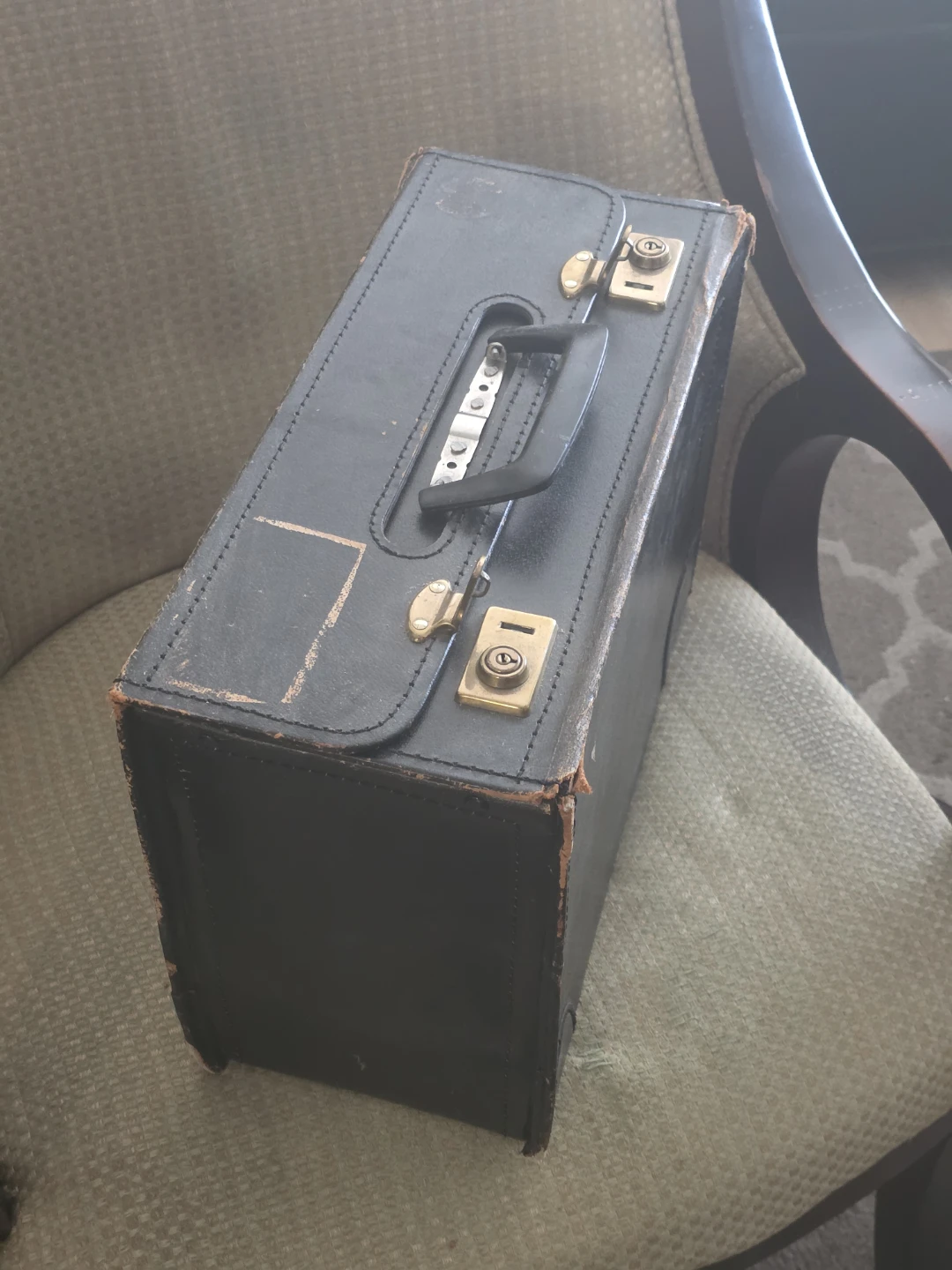 Briefcase well constructed  great for files