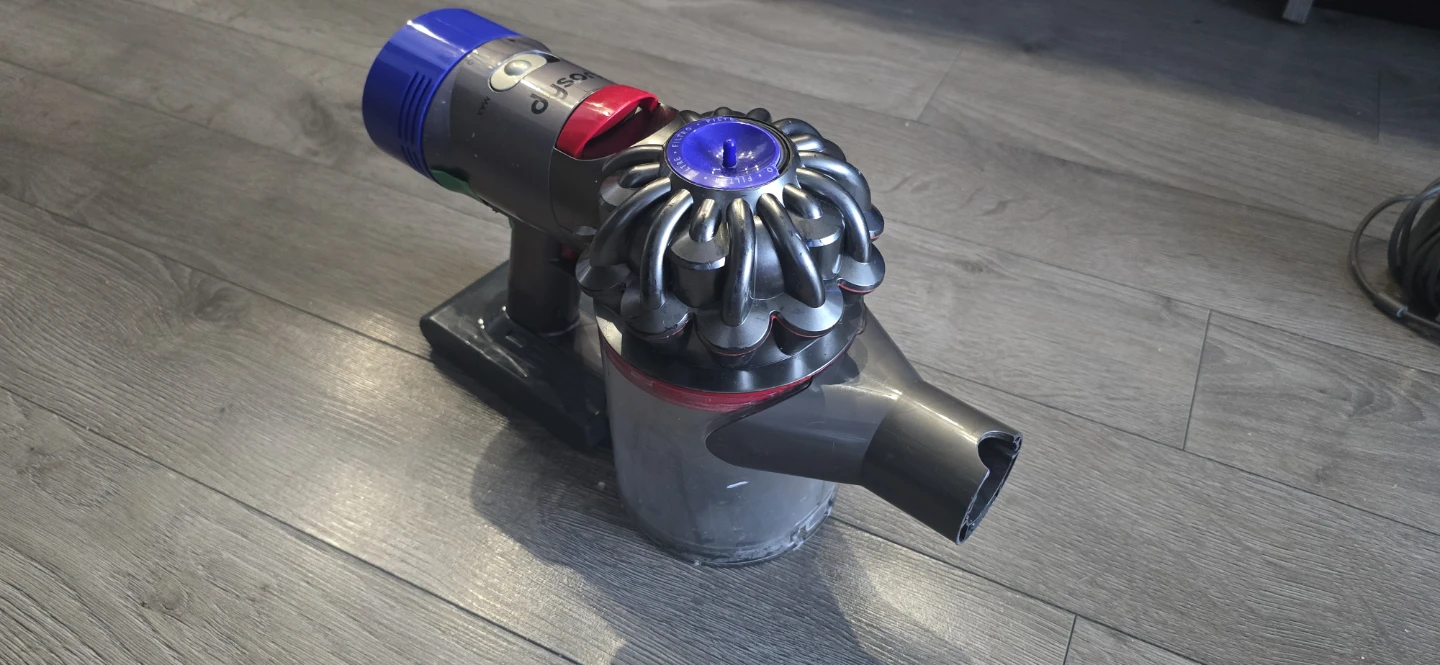 AS IS - Dyson V7 Cord-Free Vacuum Cleaner with Accessories - photo 3