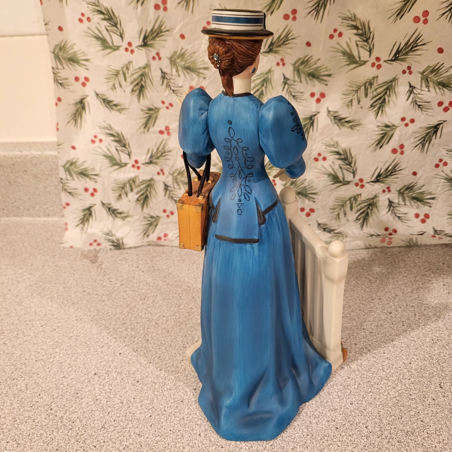 AVON Figurine of a Victorian Lady - photo 3