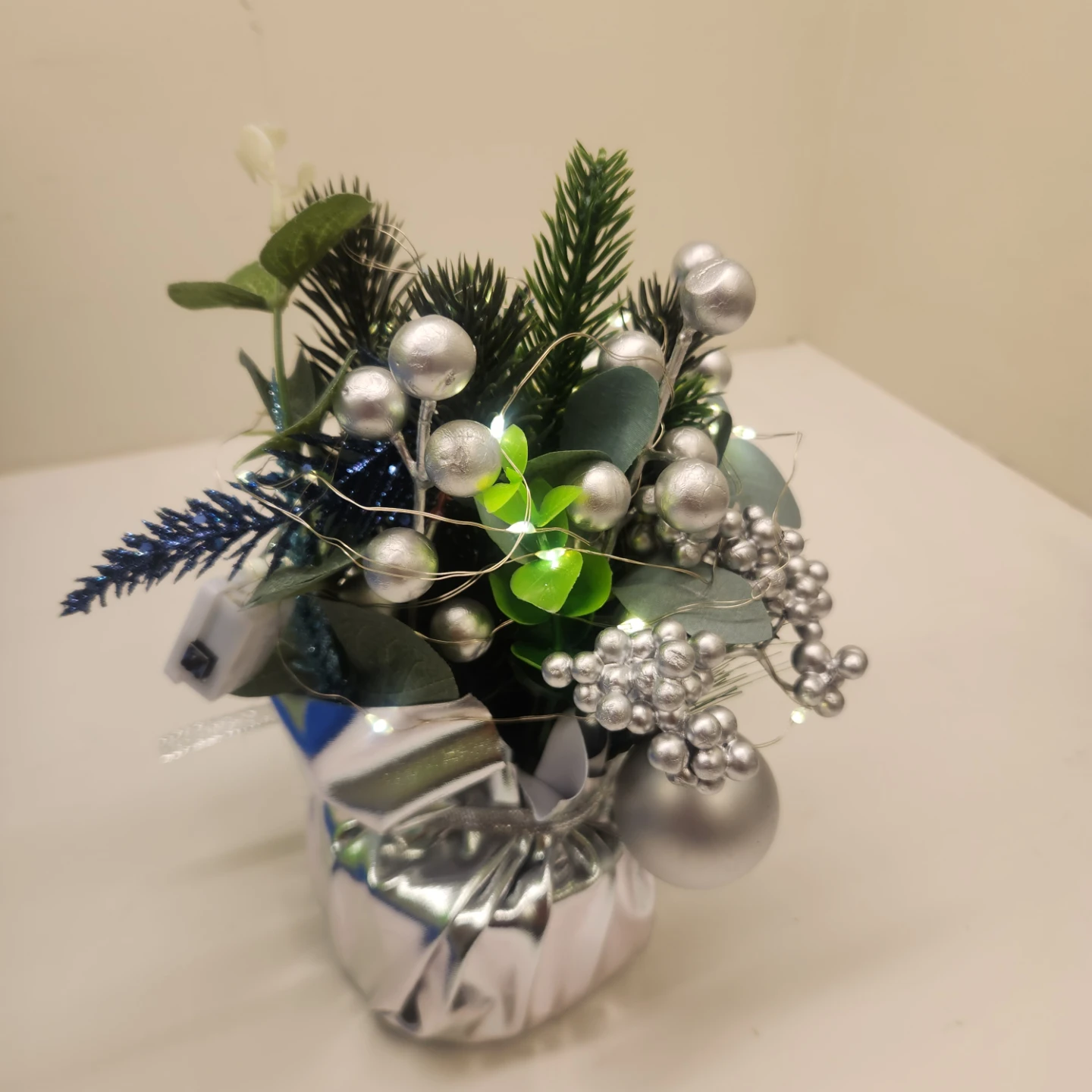 Decorative Christmas Arrangement - photo 3