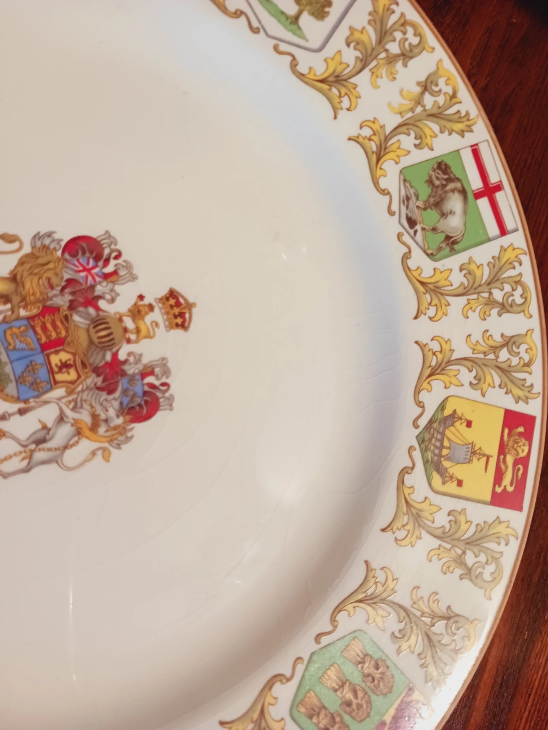 Royal Coat of Arms Ducal Crown Collectible Plate - photo 4