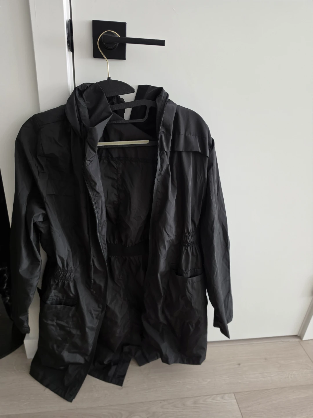 Lululemon Black Hooded Jacket - photo 2