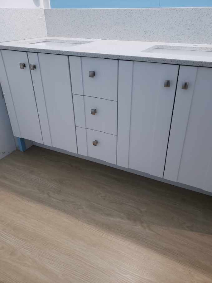 Double sink vanity - photo 4