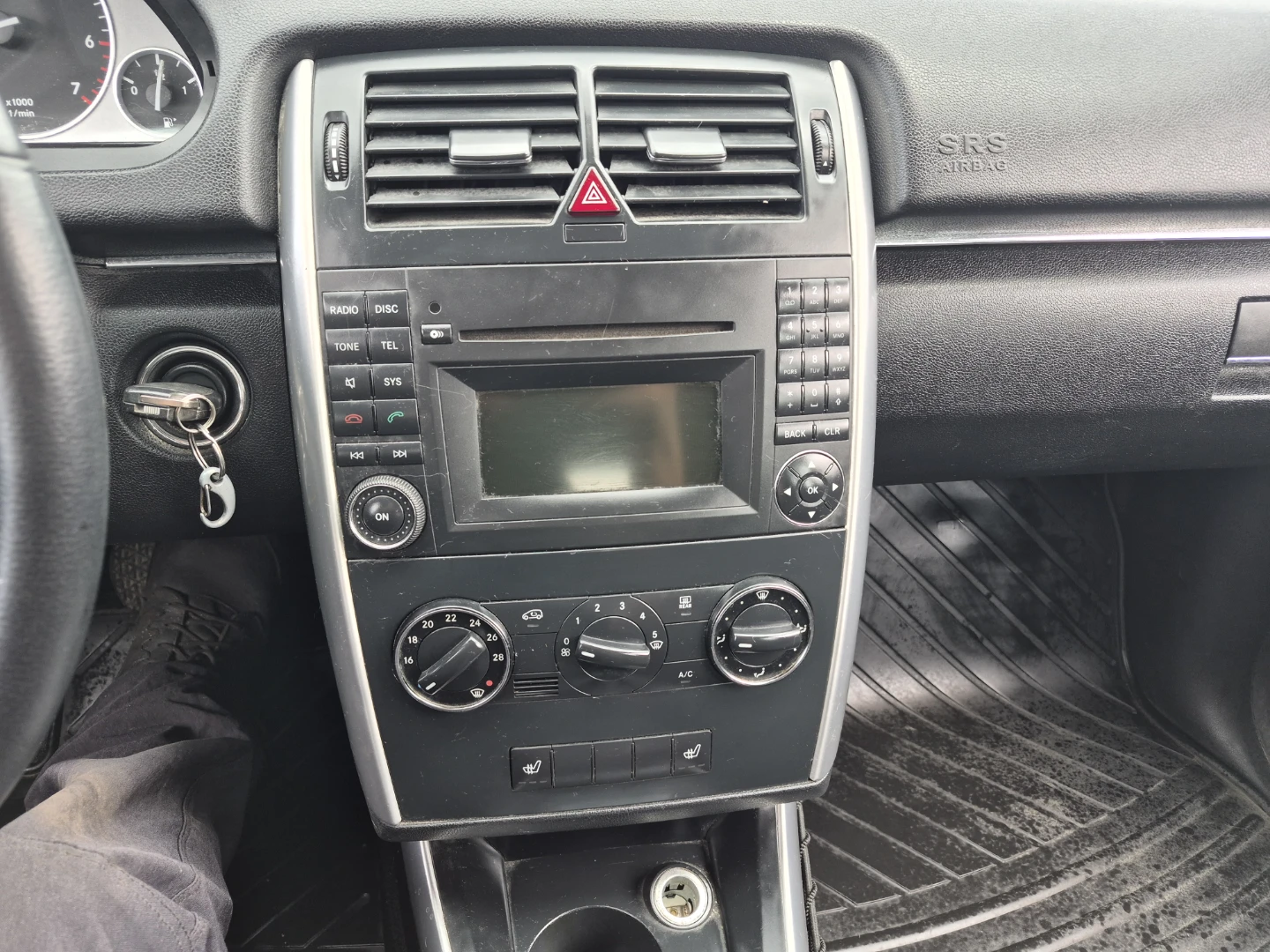 Mercedes B200 with safety - photo 4