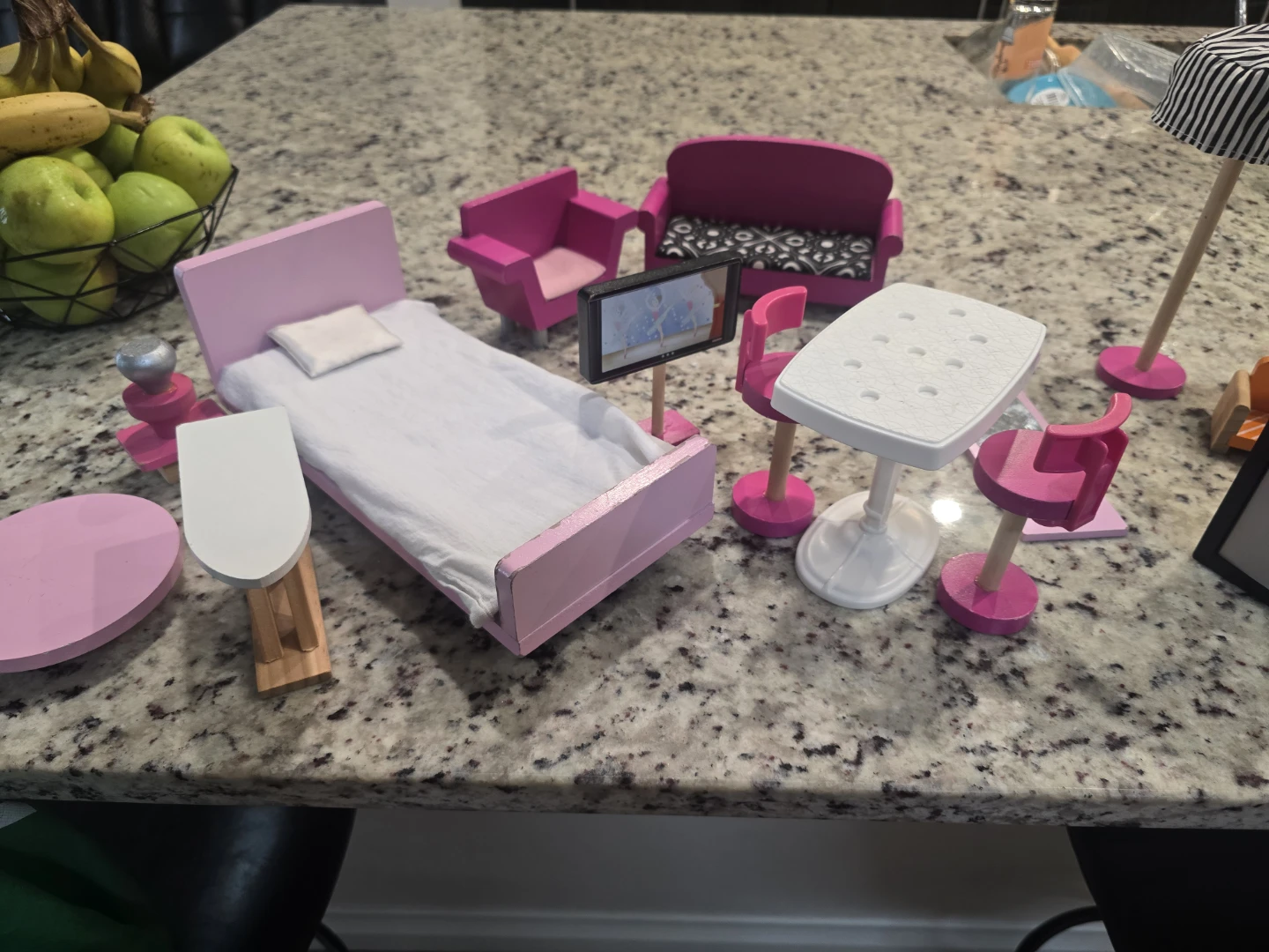 Dollhouse Furniture Set - Assorted Pieces - photo 2