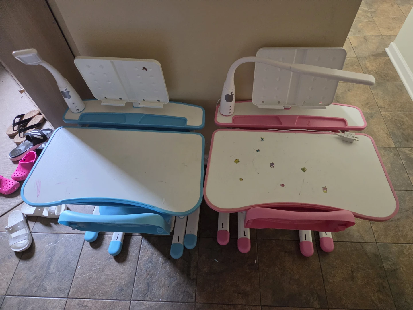 Kids Adjustable Desk and Chair Set with Lamp