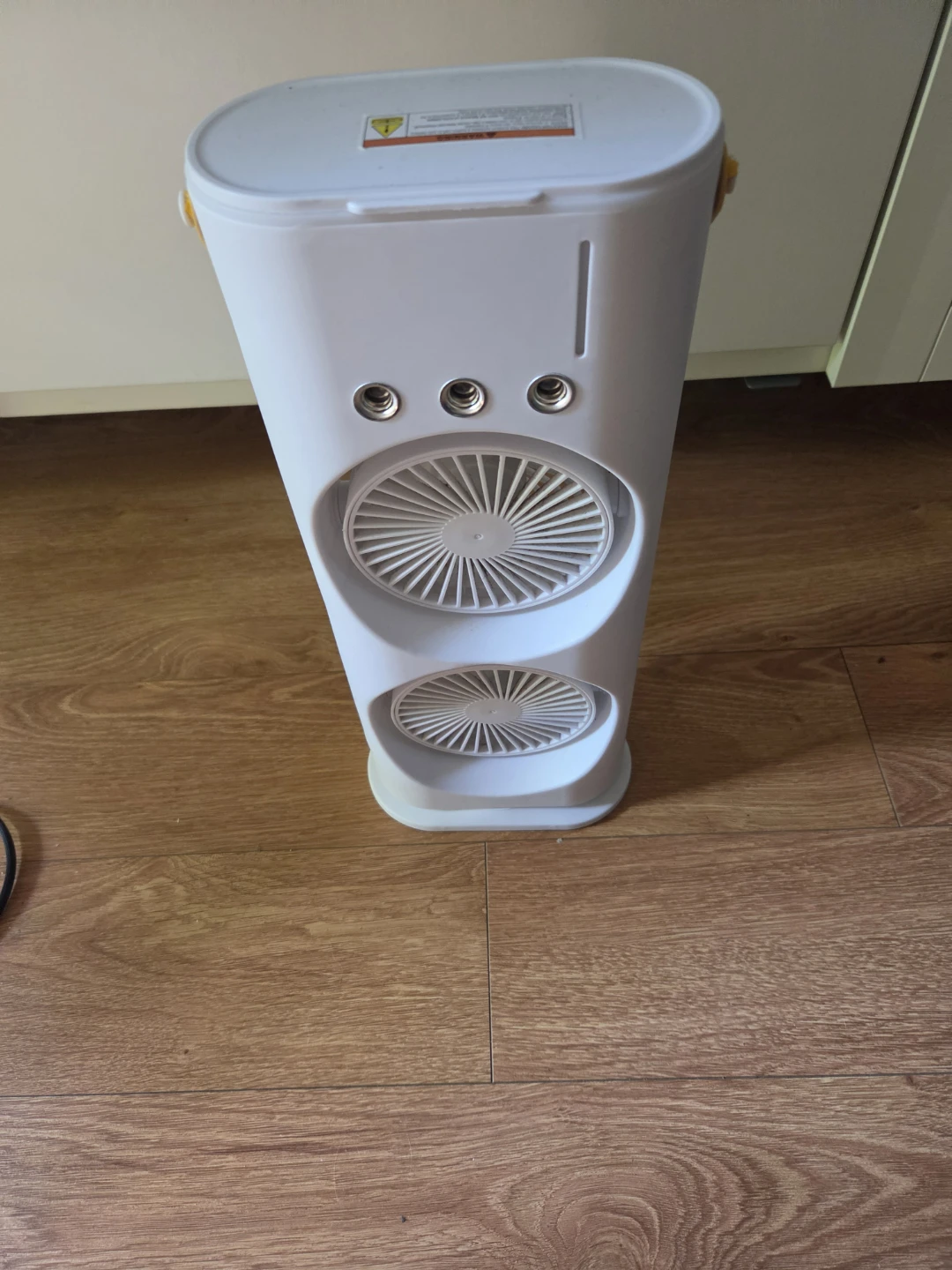 Portible White Tower Dyal Fans with water for cooling. - photo 3