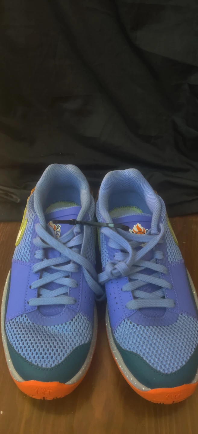 Nike Freak 1 Basketball Shoes size 4. Insoles are missing