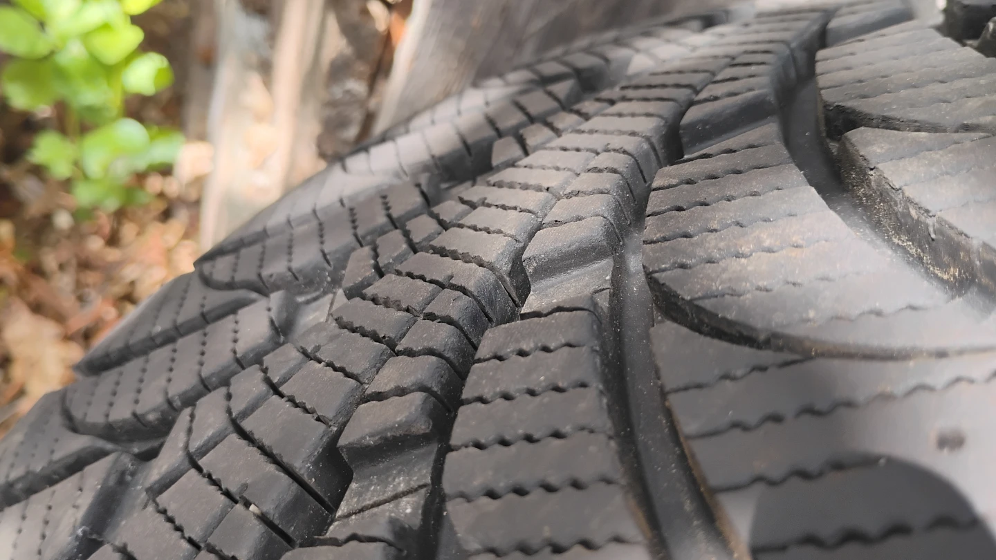 Goodyear WinterCommand Tire on Rims (5) - photo 2