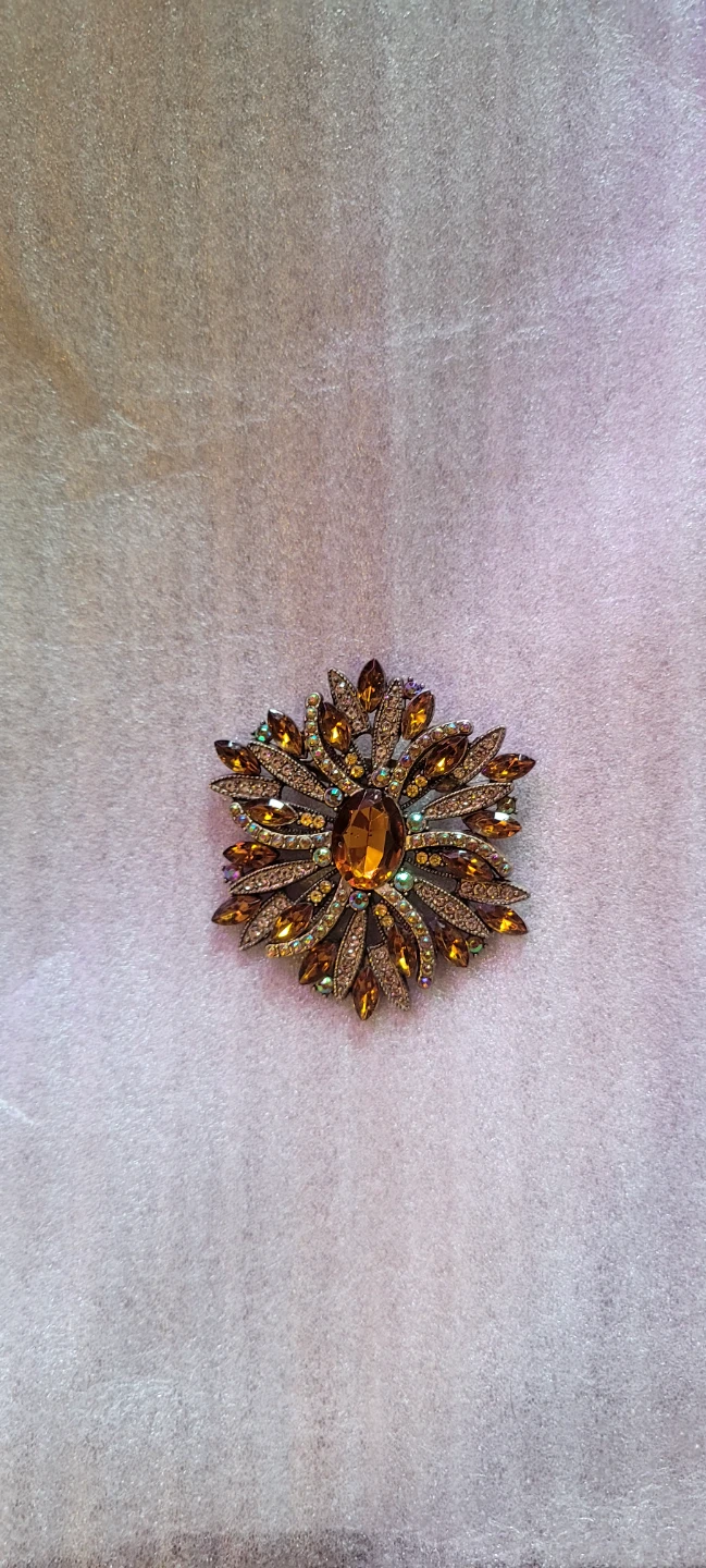 Brown and gold rhinestone flower brooch - photo 2