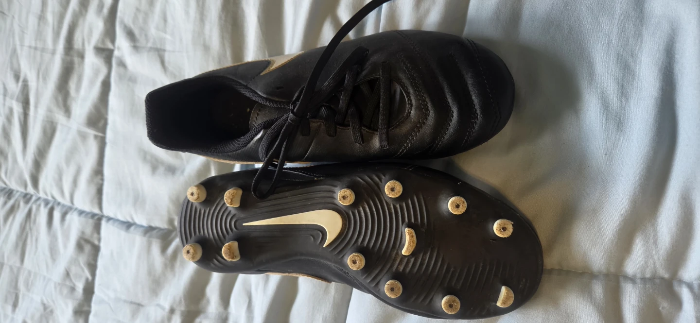 Nike soccer shoes - photo 2