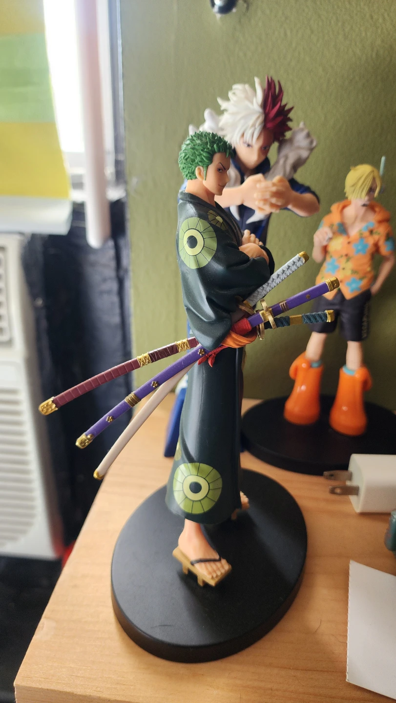 One Piece Zoro Figure - photo 3