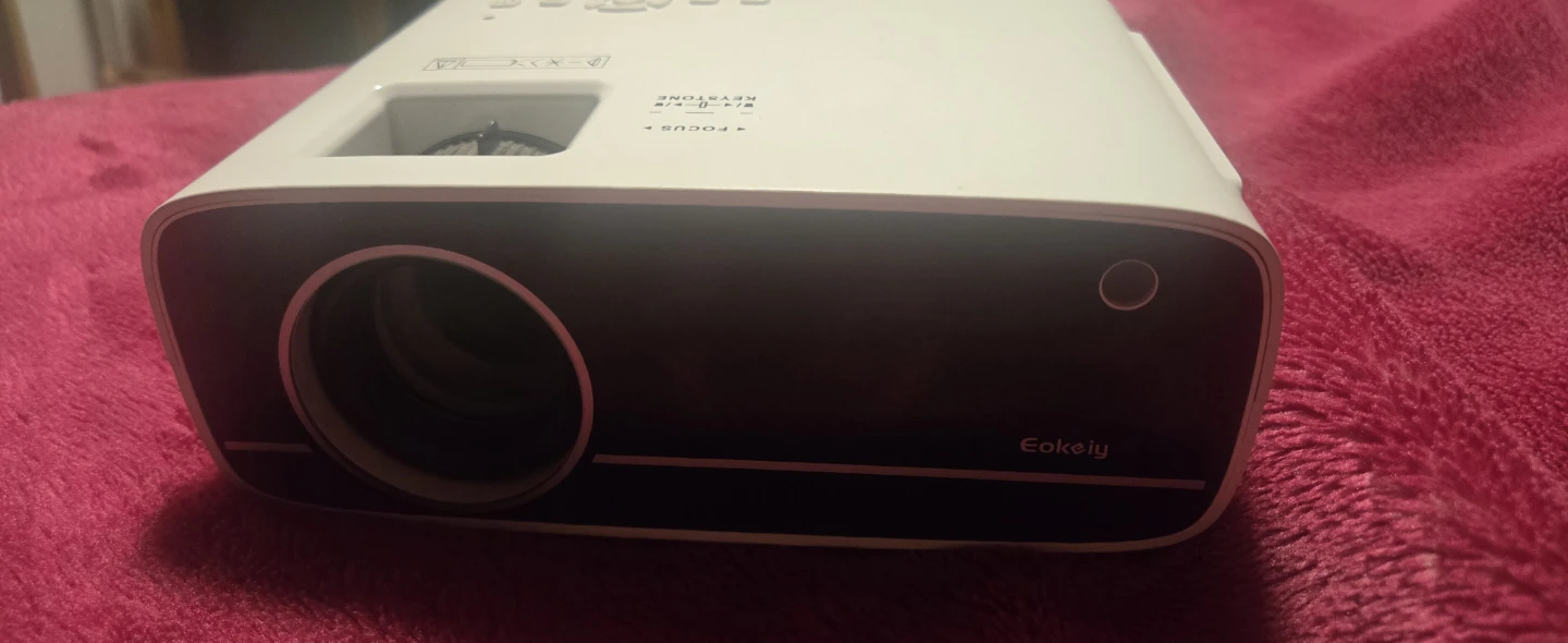 Eokeiy Projector BLUETTOTH FREE DELIVERY - photo 3