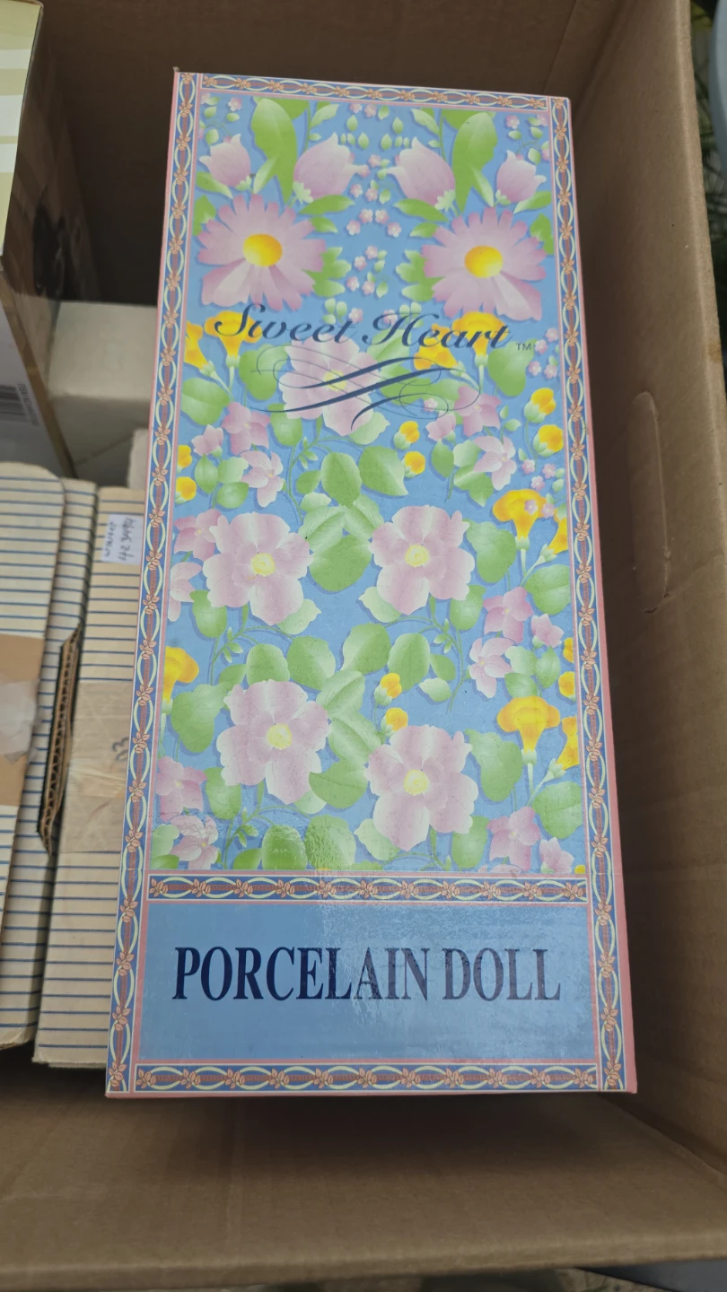 Sweet Heart Porcelain Doll - photo 2