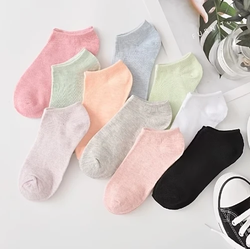 100 pairs of women socks - random colours