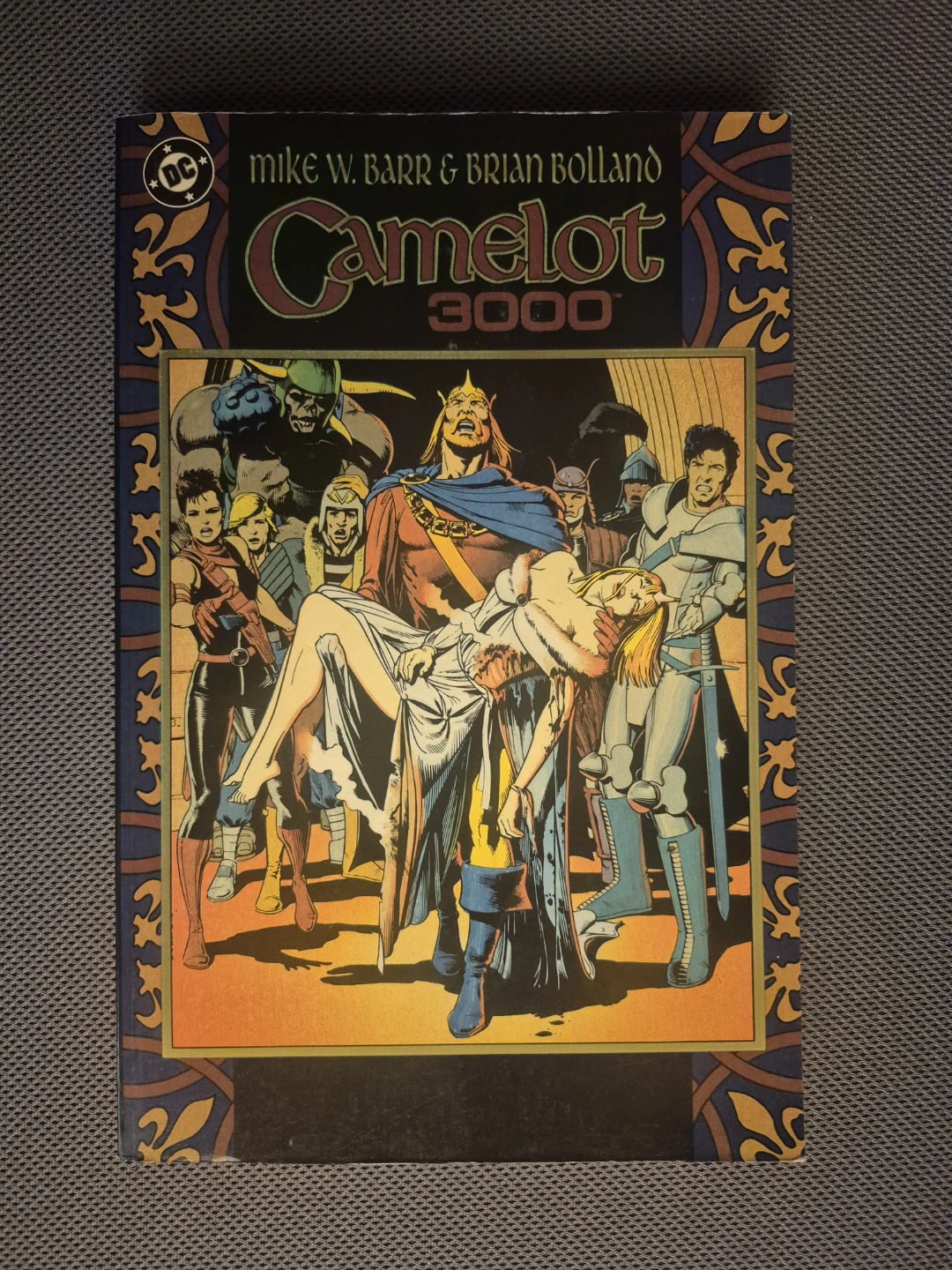 DC Comics - Camelot 3000 (TPB)
