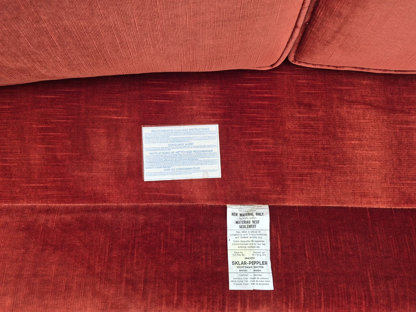 Red Velvet Tufted Loveseat sklar peppler - photo 3