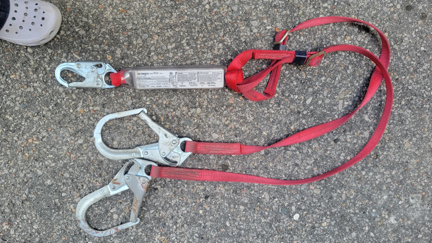 Full body fall arrrst safety harness and lanyards - photo 3
