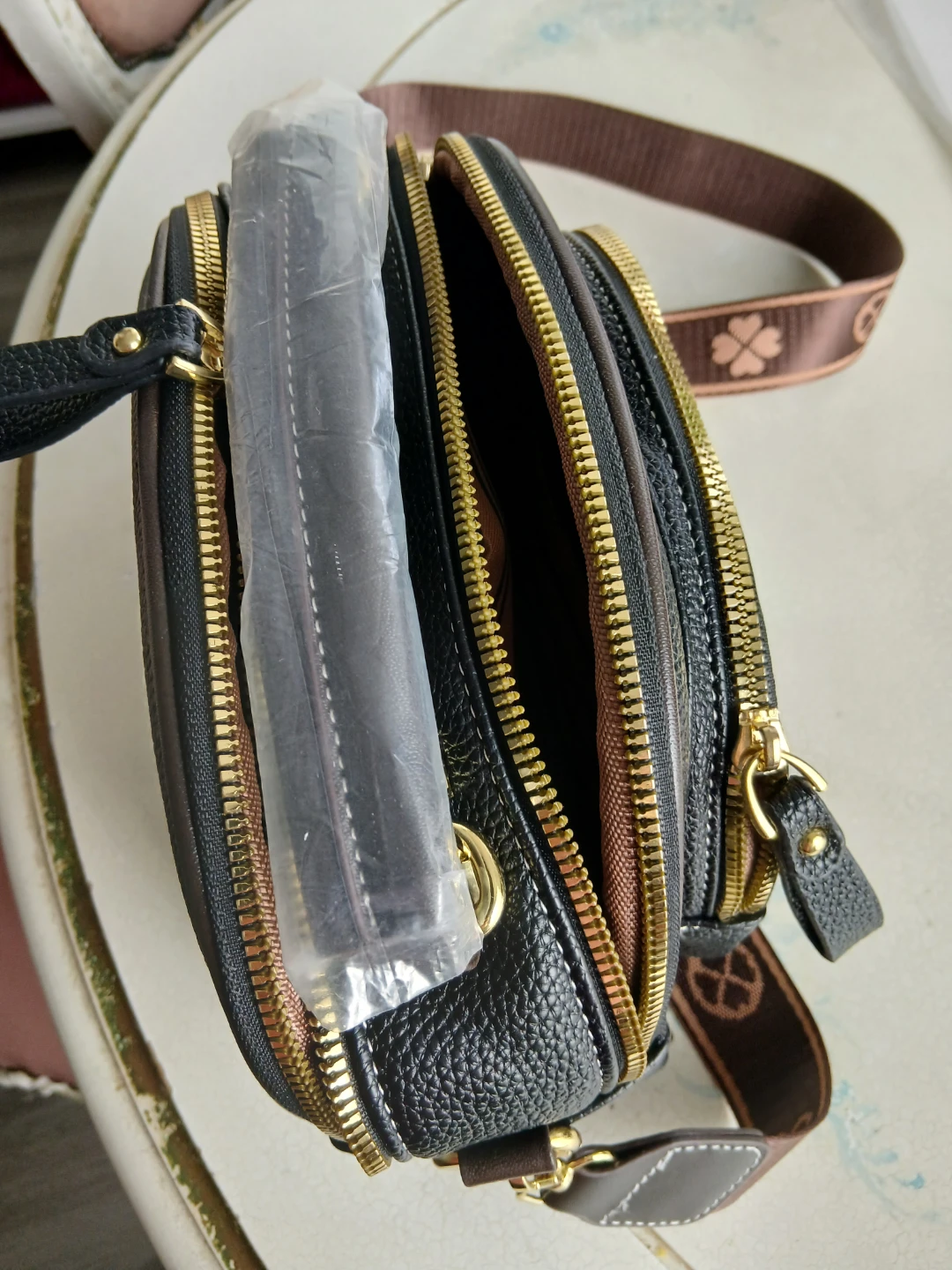 Black crossbody bag with logo strap - photo 4
