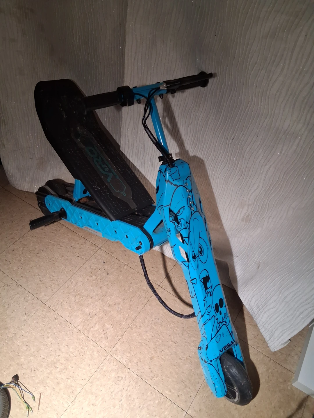 Blue Viro Electric Scooter Plus bike (Needs The Charger)