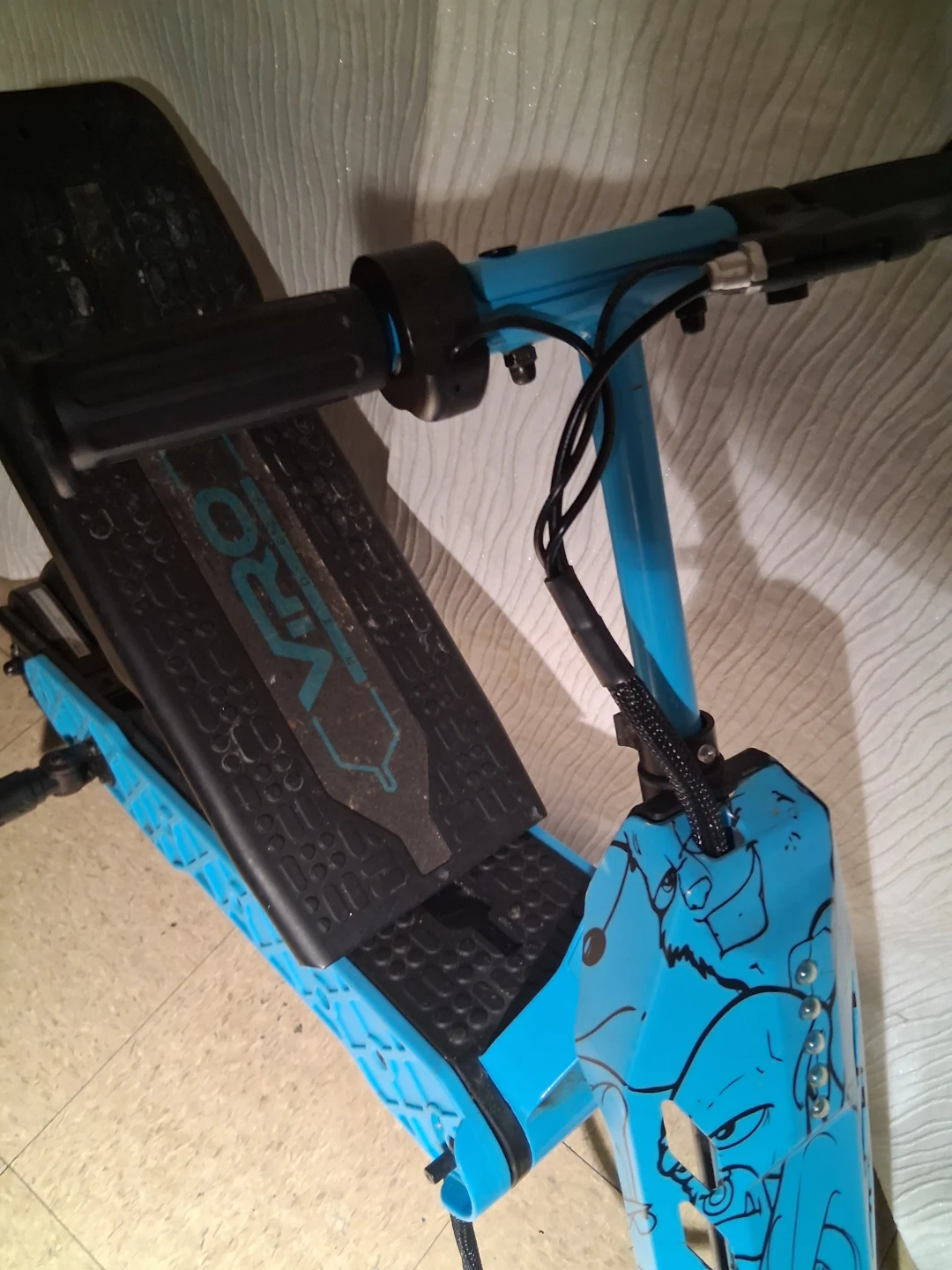Blue Viro Electric Scooter Plus bike (Needs The Charger) - photo 4