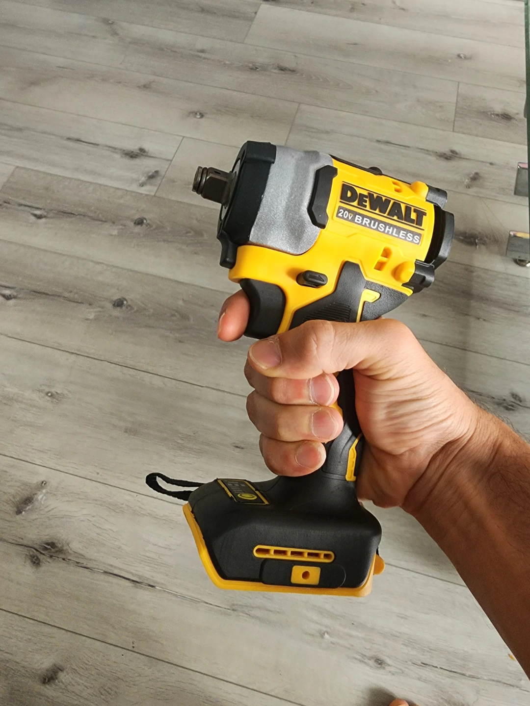 DeWalt 20V Brushless Impact Wrench - photo 2