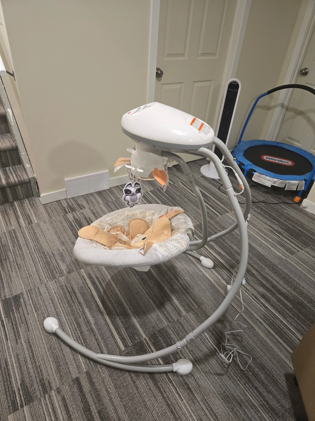 Fisher Price Baby Swing - photo 2