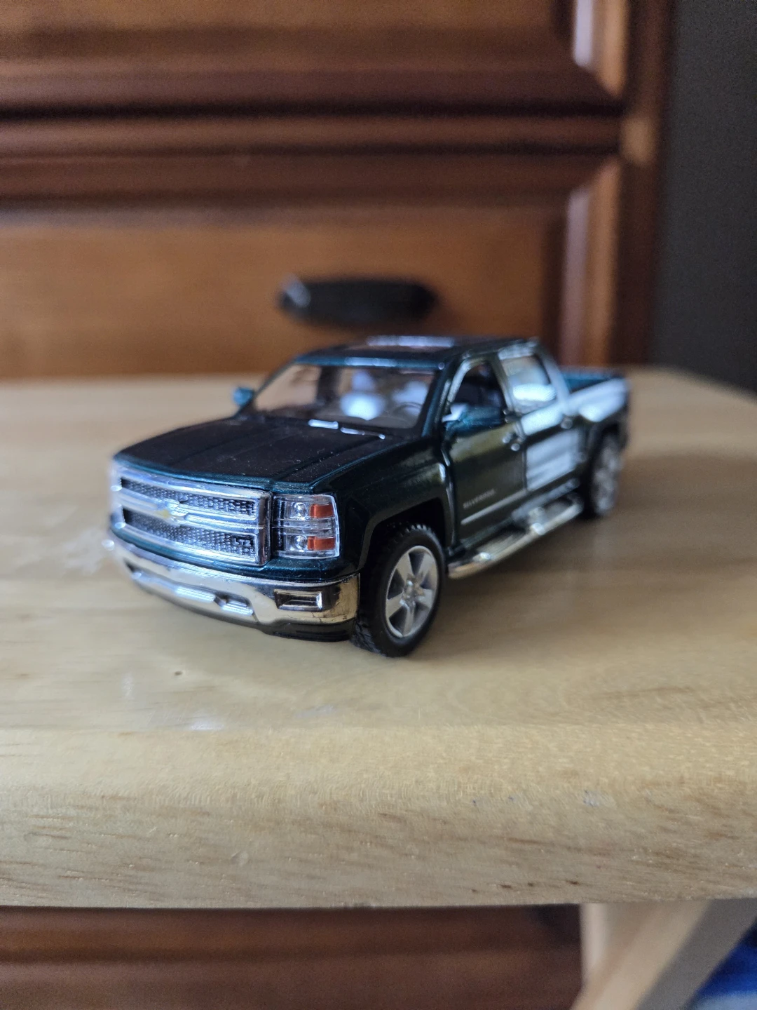 Green 2014 Chevrolet Silverado Scale 1/46 Toy Truck - photo 2