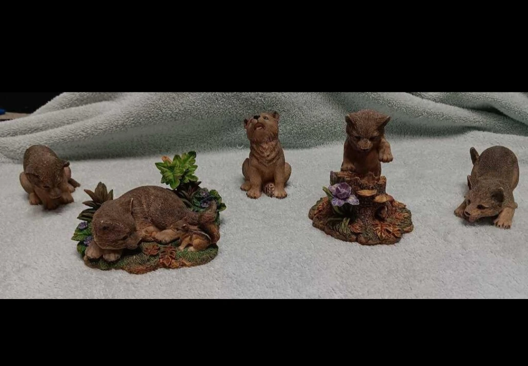 Hamilton Collection Wolves Figurines (5 Total)