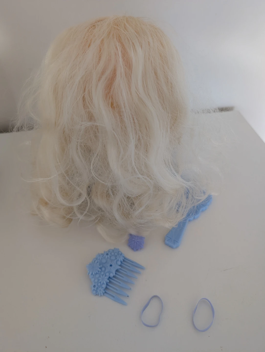 👸❄️ Frozen Hair Styling Head – $5 - photo 2