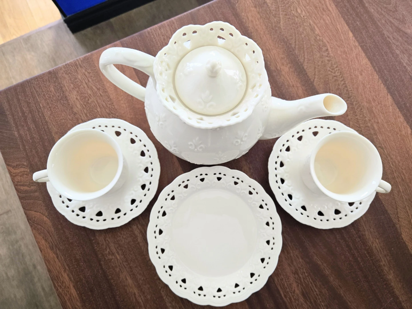 Skye McGhie "Cream Lace" Fine Porcelain Teaset - photo 2