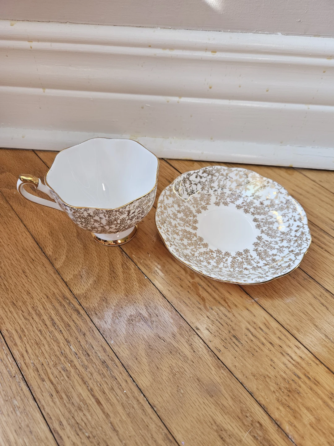 Fine Bone China Tea Cup and Saucer Set - photo 2