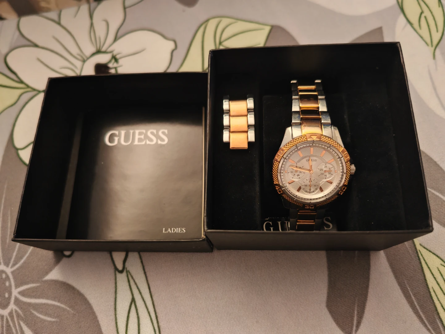 GUESS Ladies Two‑Tone Watch – Boxed Set with Extra Links