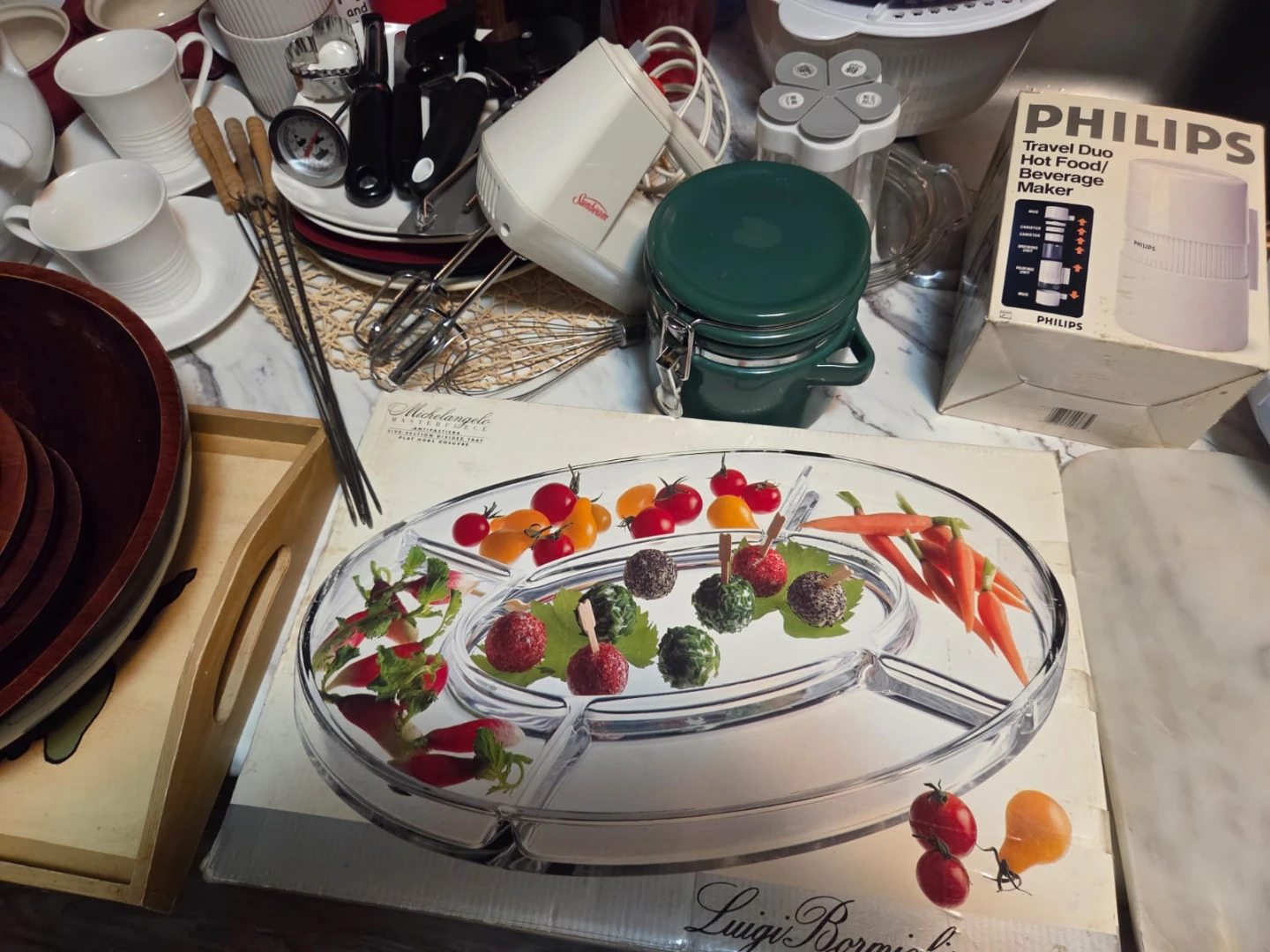 Large Kitchenware and Small Appliance Lot - Sunbeam, Philips, - photo 5
