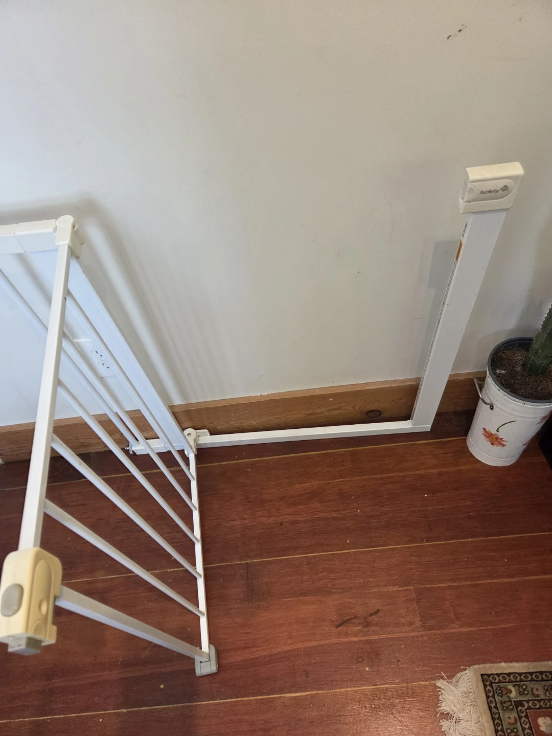Safety 1st White Metal Baby Gate - photo 3