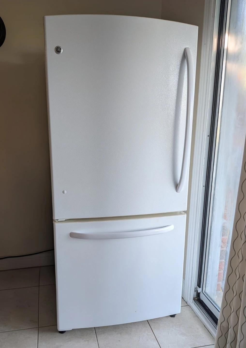 GE Household Refrigerator GBSCOHBXRWWW