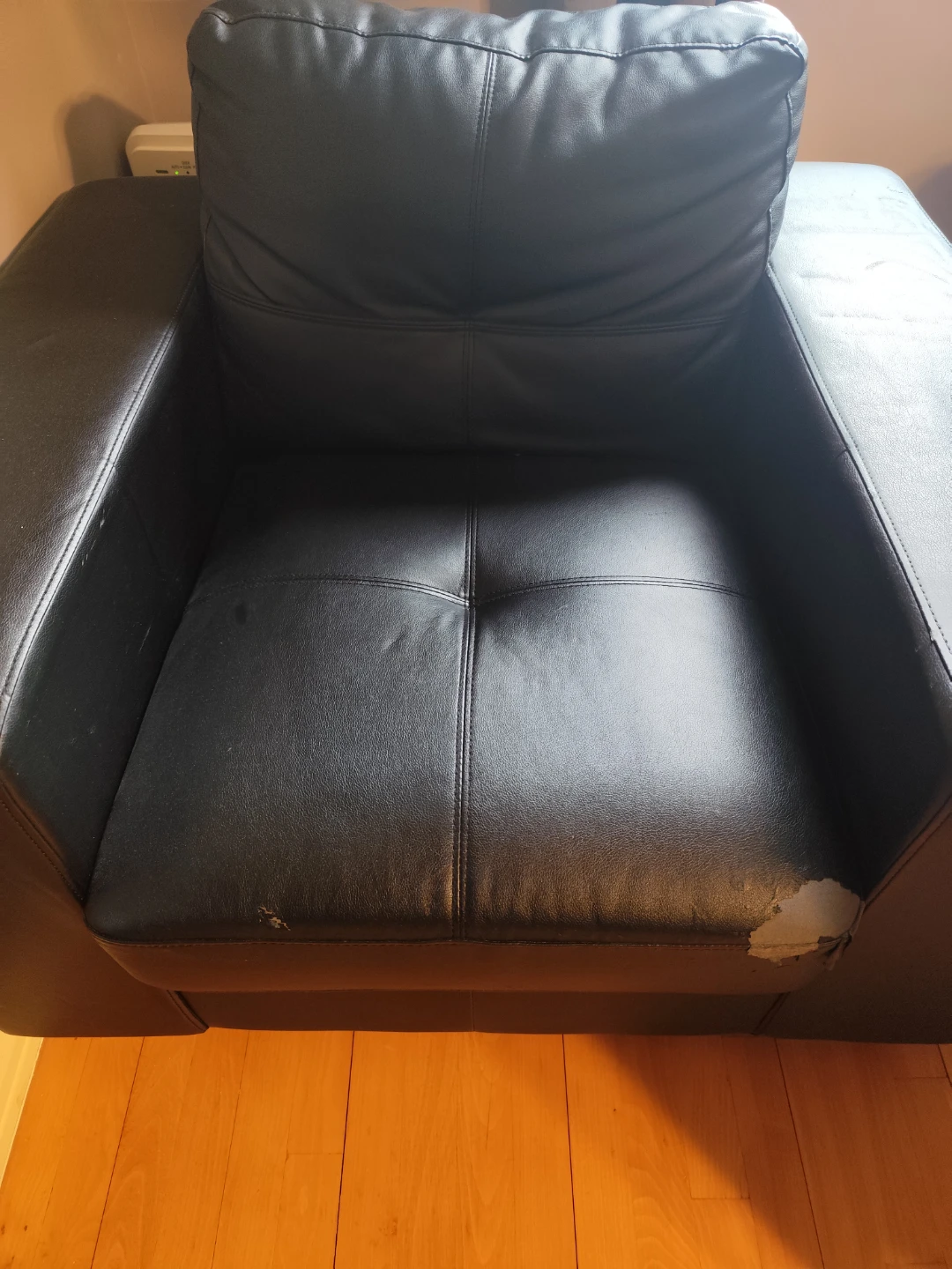 Free: 2 black sofas and 1 recliner, as shown in the photos.