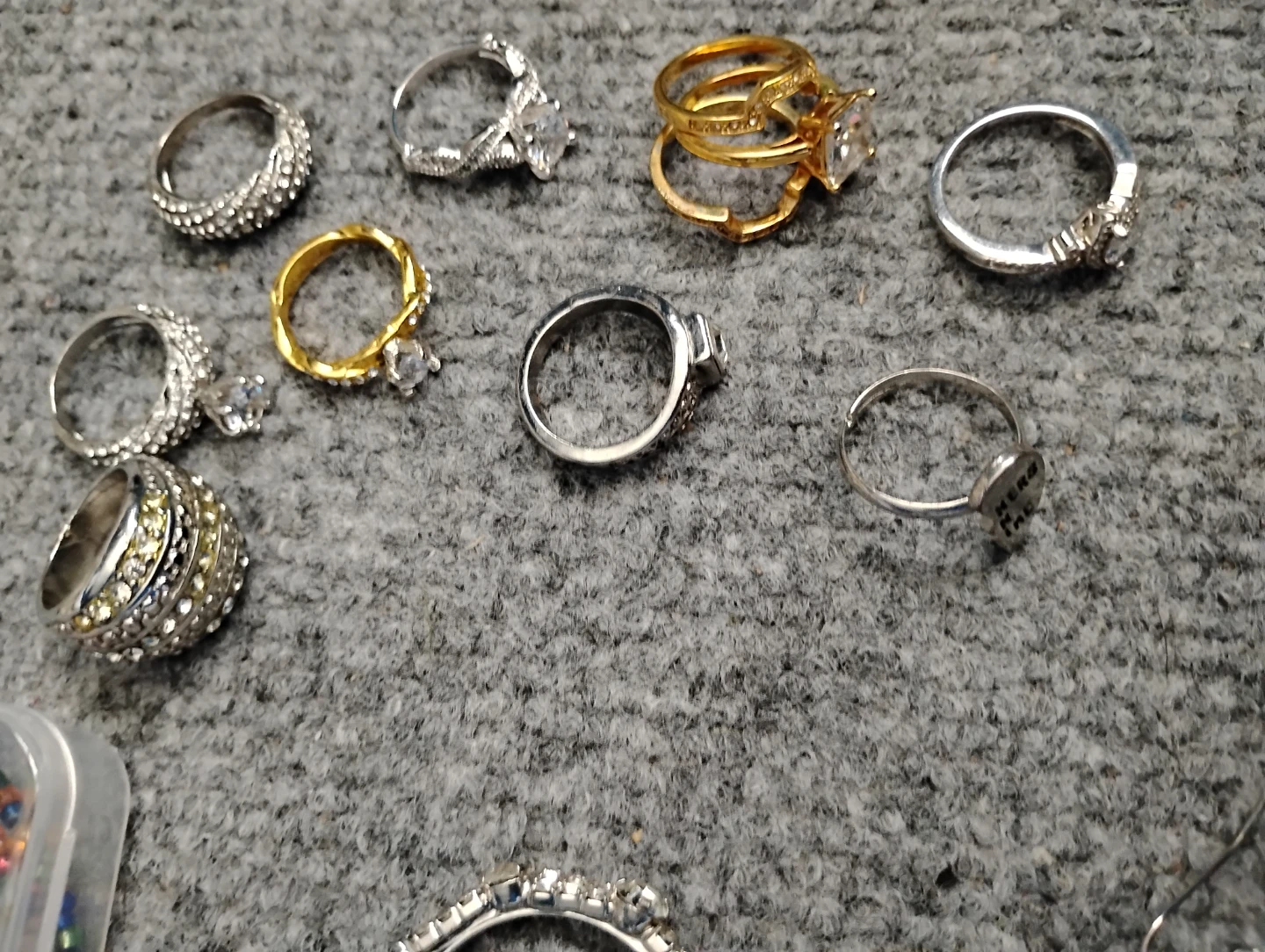Assorted Fashion Jewelry Bundle - photo 2