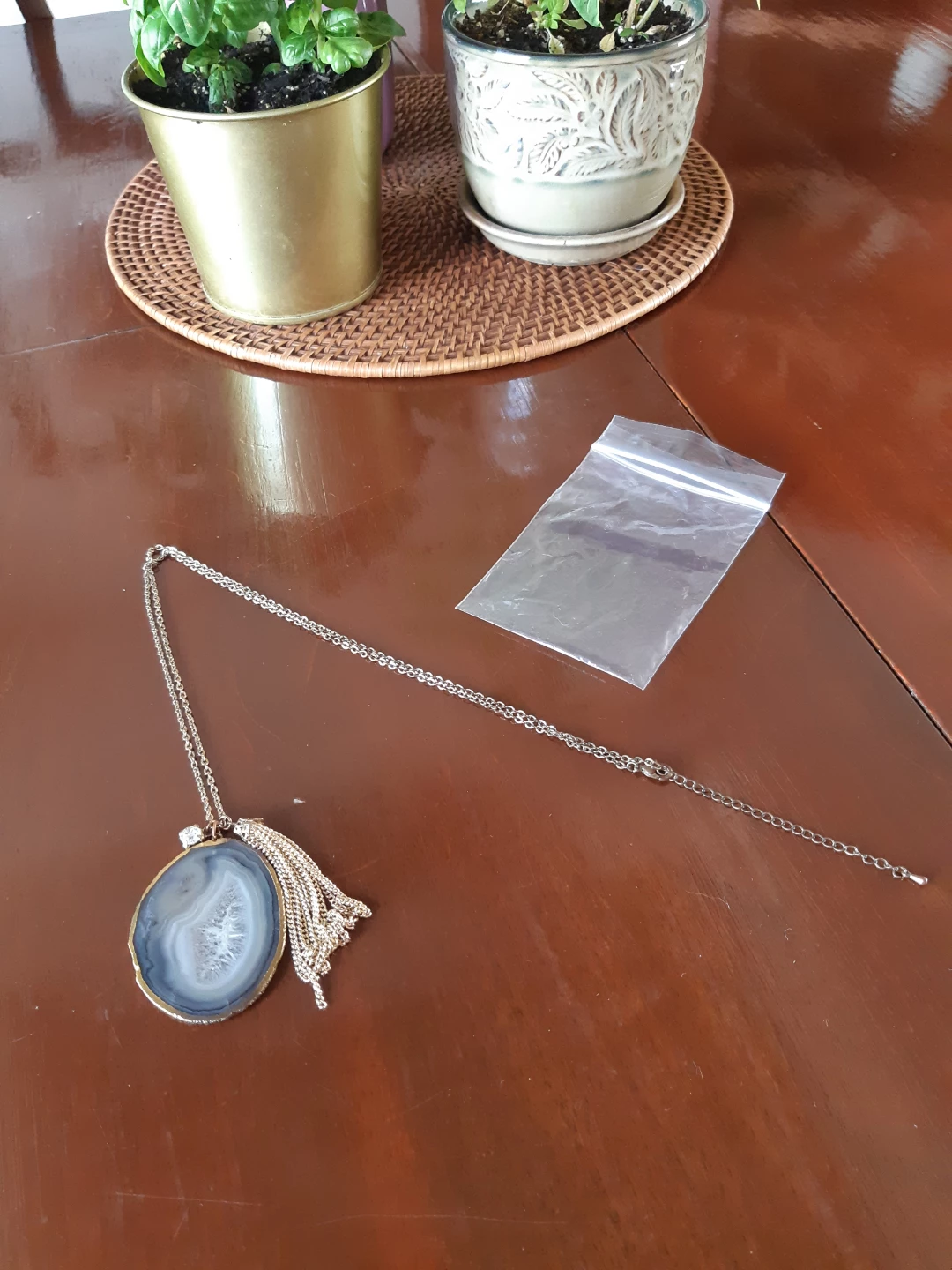 gold-tone chain Agate slice Pendant necklace