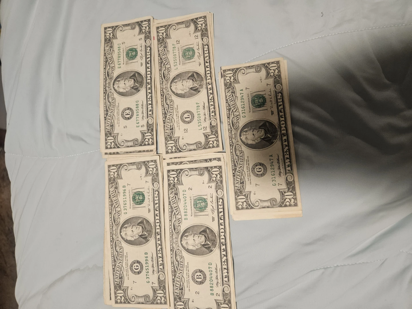 Lot of 25 older $20 Bills no bends